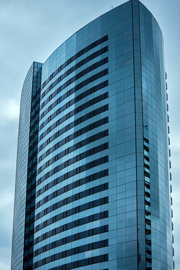 edificio-negocios-rascacielos-ciudad_1268-14291